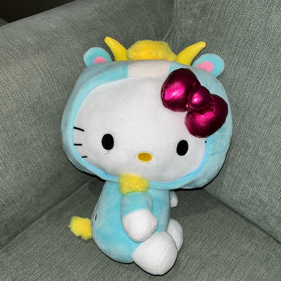 Hello Kitty Plushie